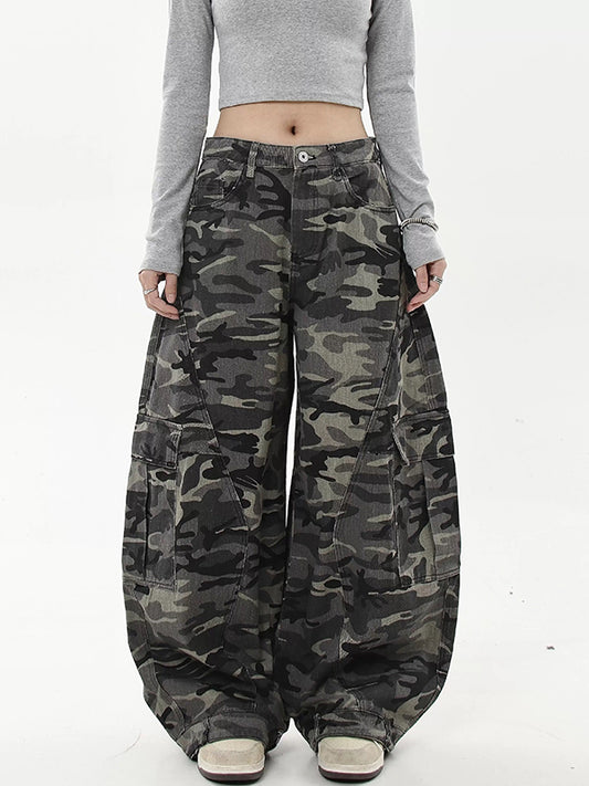 Vintage Multi-Pocket Camouflage Boyfriend Jeans